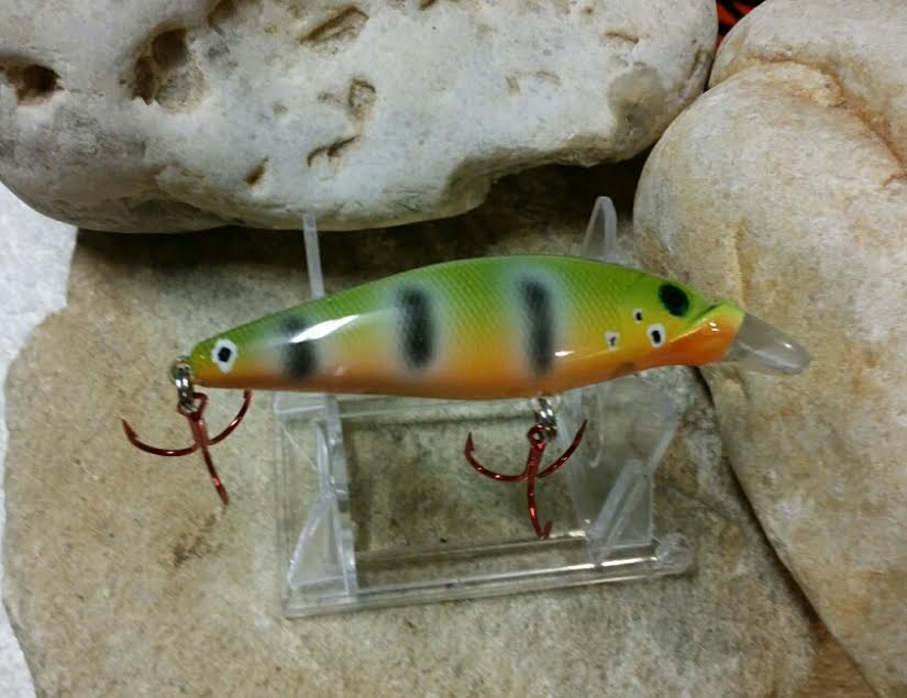 Swimming Minnow: Melon Pea Color: Red Hooks - Fishing Herald
